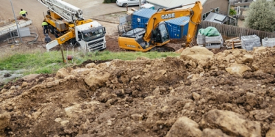 sloping block 2 400x200 72dpi